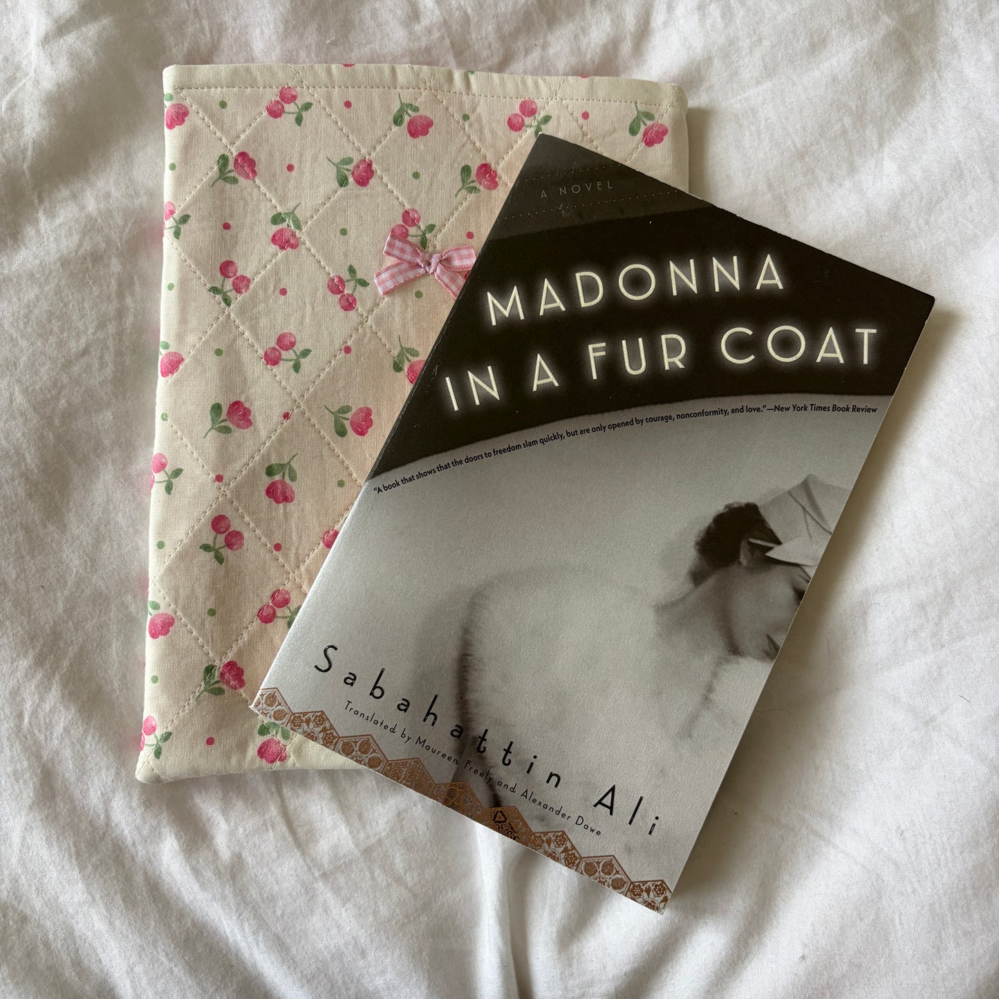 Lola Book Sleeve
